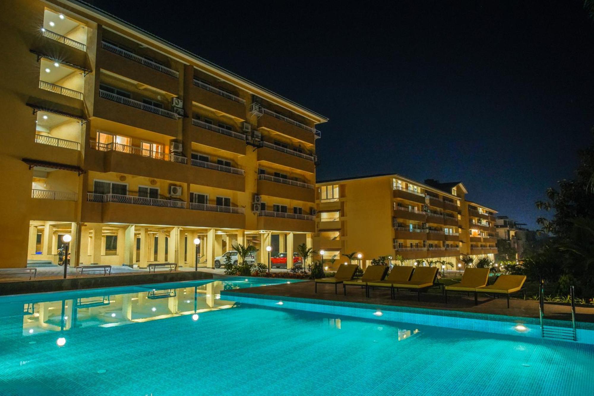 Alaya Stays 1 Bhk With Balcony & Pool - Veera Marina Candolim Exterior photo
