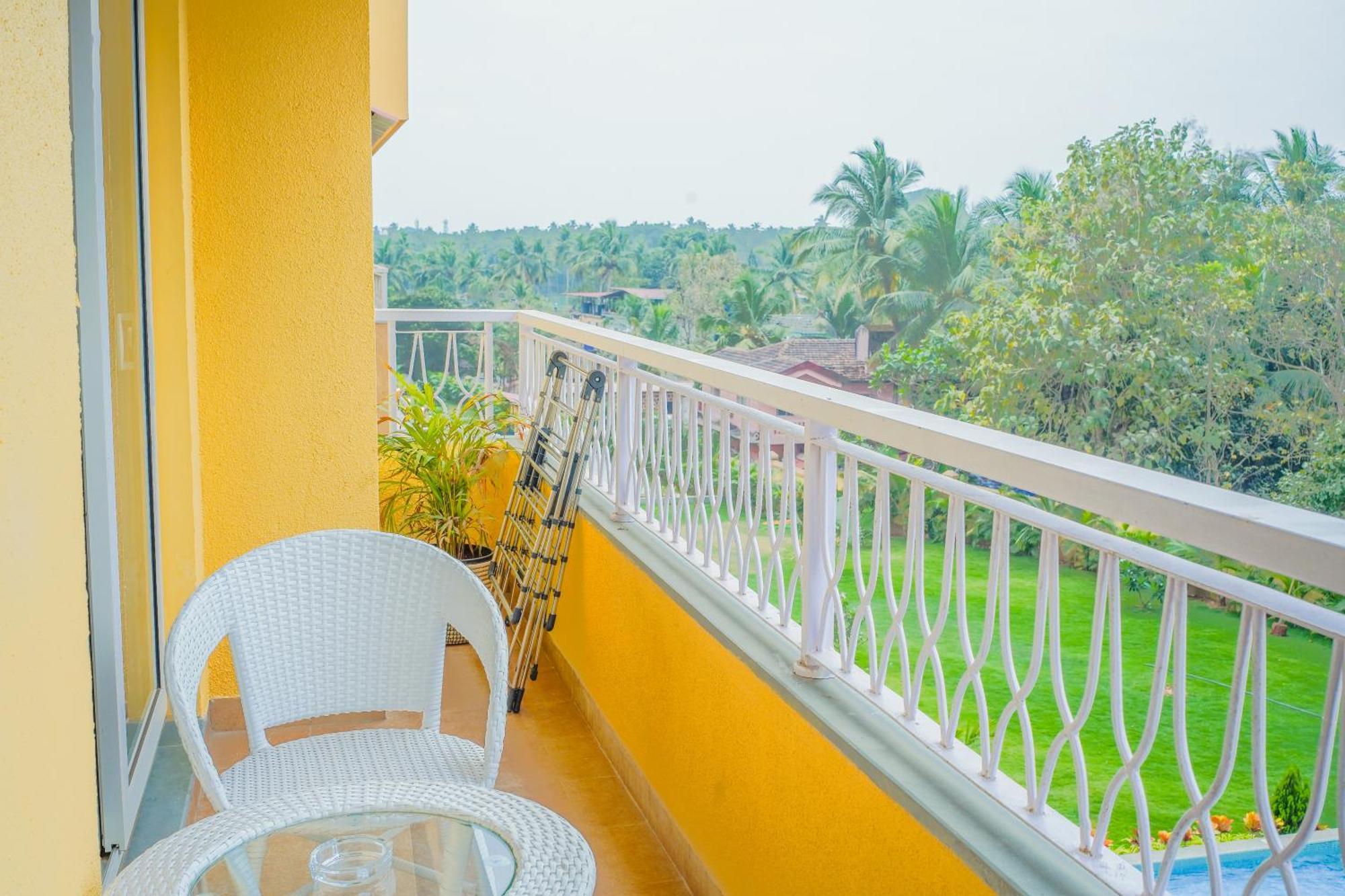 Alaya Stays 1 Bhk With Balcony & Pool - Veera Marina Candolim Exterior photo