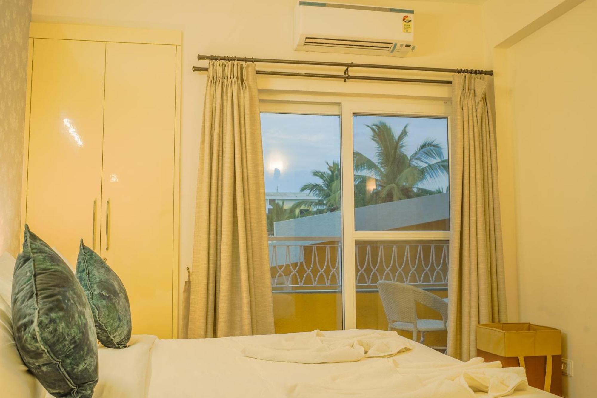 Alaya Stays 1 Bhk With Balcony & Pool - Veera Marina Candolim Exterior photo