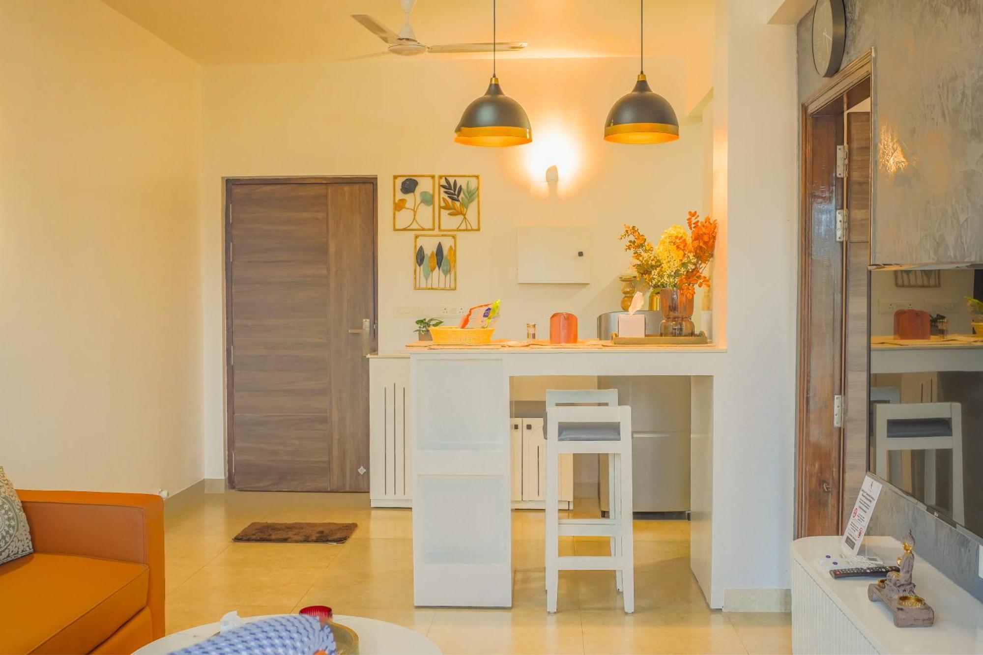 Alaya Stays 1 Bhk With Balcony & Pool - Veera Marina Candolim Exterior photo